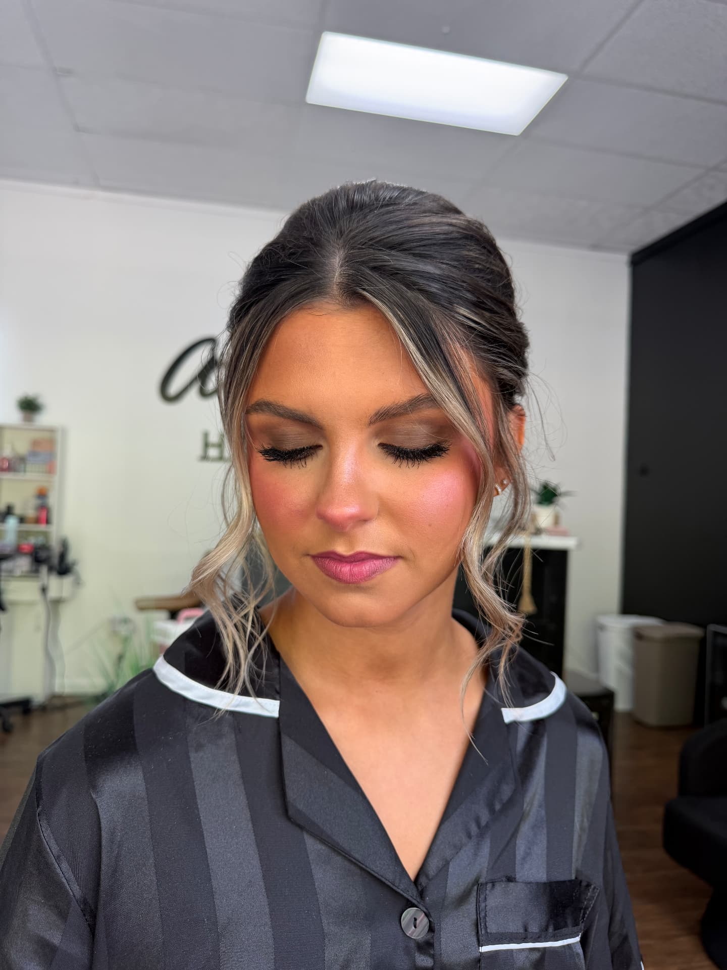 Neutral bronzed eye with sculpted cheeks