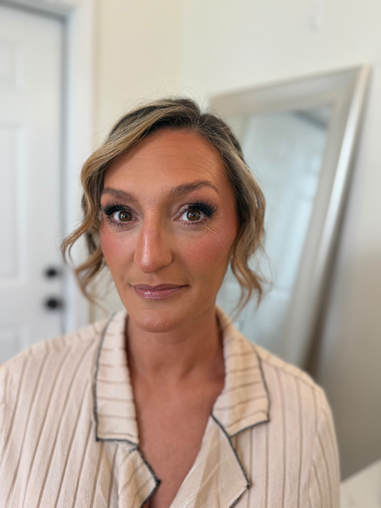 Elegant mature glam with mauve eye and warm blush