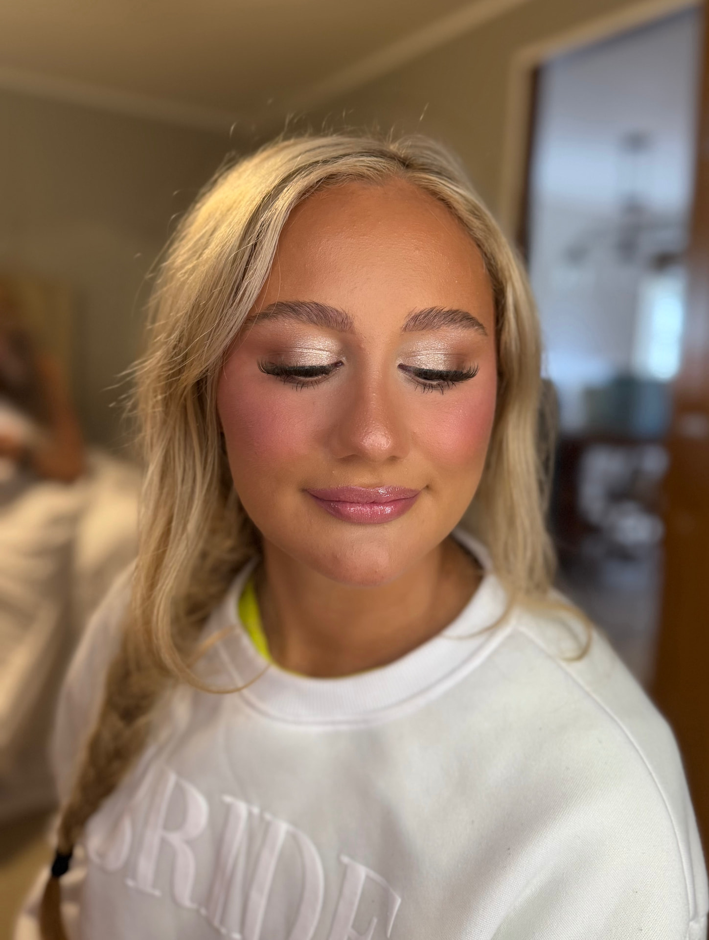 Champagne shimmer bridal eye makeup with fluttery lashes