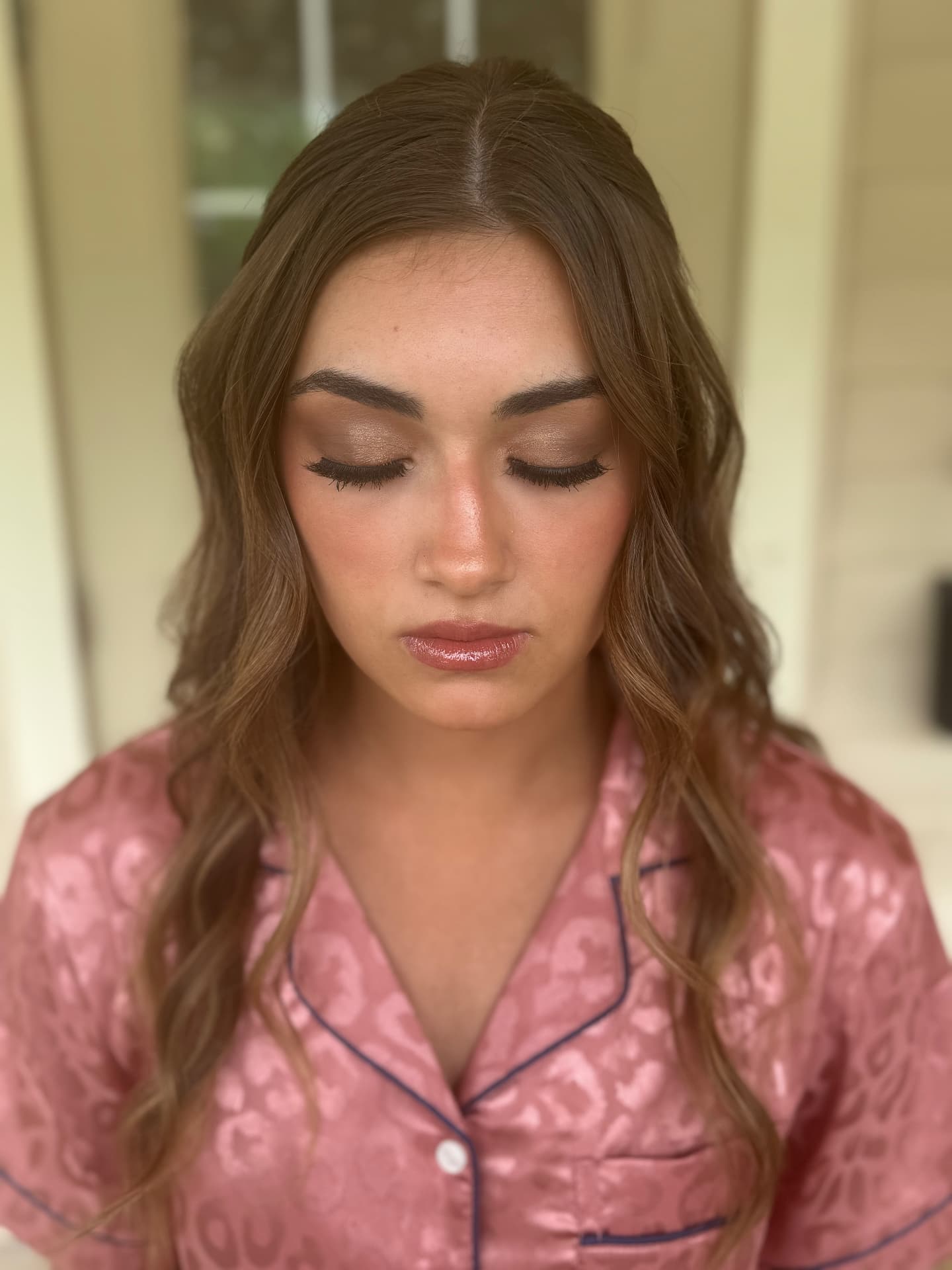 Golden bronze eyeshadow with fluttery lashes and glossy lip