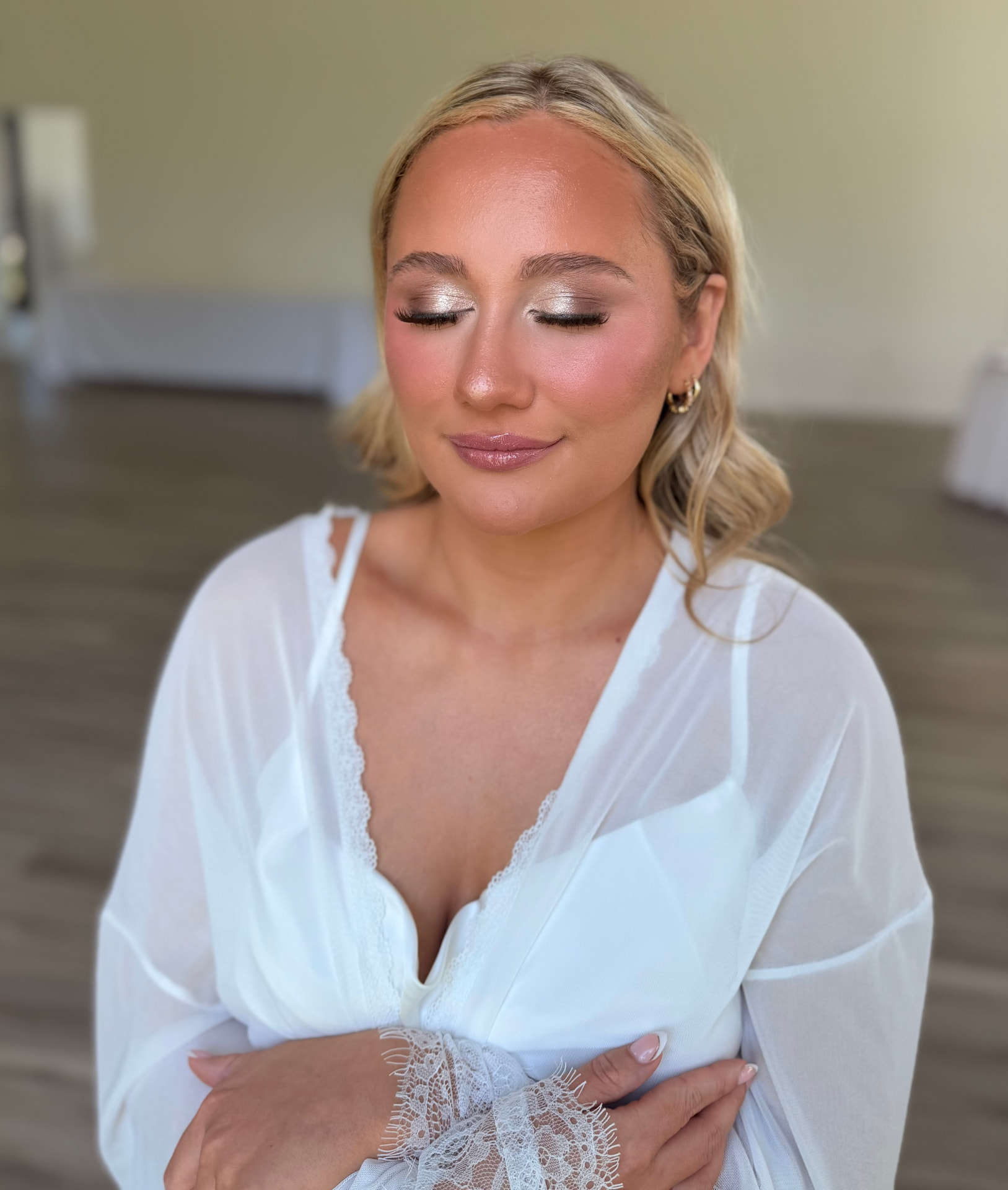 Luminous glam with pearl shimmer eye and rosy lip